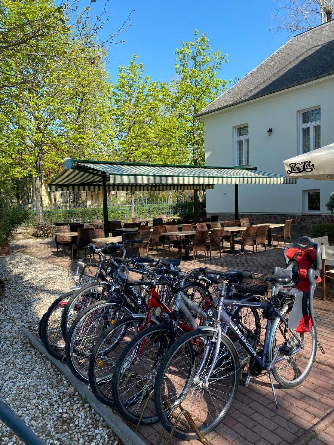Fonix Hotel Balatonfoldvar Exterior foto