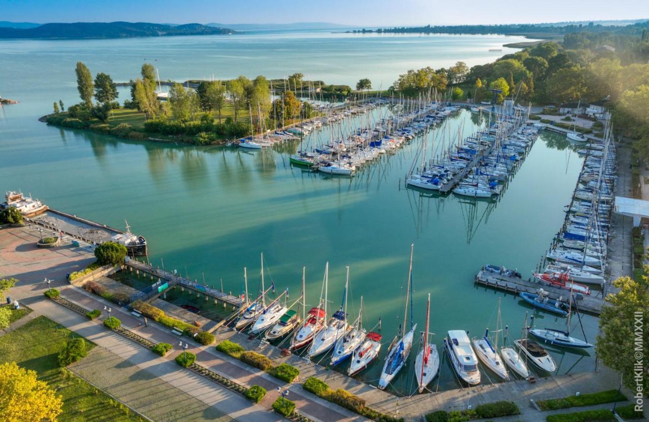 Fonix Hotel Balatonfoldvar Exterior foto