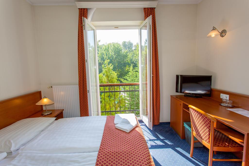 Fonix Hotel Balatonfoldvar Exterior foto